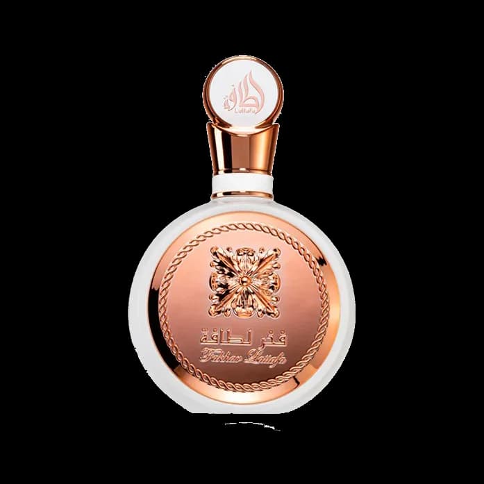 Frasco circular achatado en blanco y oro rosa con un medallón engastado al centro y tapón redondo con emblema, sobre fondo blanco.