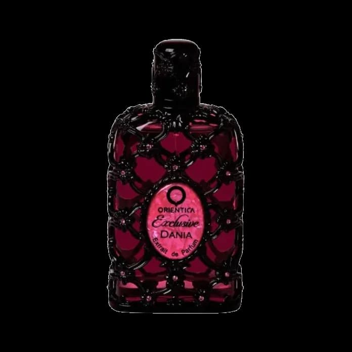 Frasco rectangular de vidrio fucsia oscuro envuelto en filigrana negra con un medallón ovalado al frente, sobre fondo blanco.