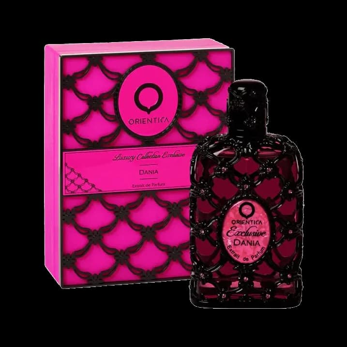 El frasco junto a su estuche fucsia con enrejado negro, ambos sobre fondo blanco.