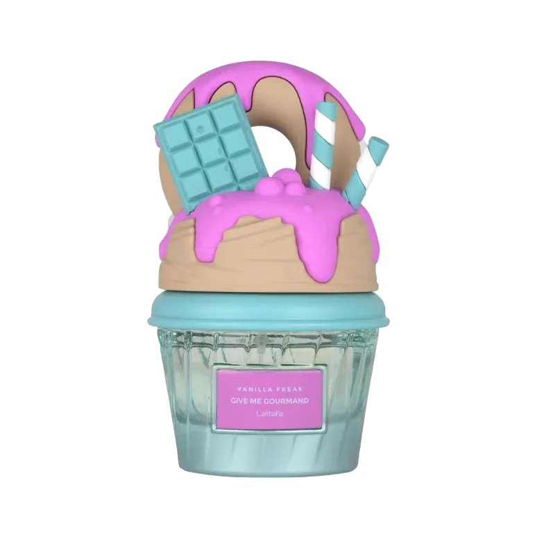 Frasco con forma de cupcake: base acanalada de vidrio celeste, crema beige con glaseado fucsia, una dona, una tableta de chocolate turquesa y pajitas a rayas, sobre fondo blanco.